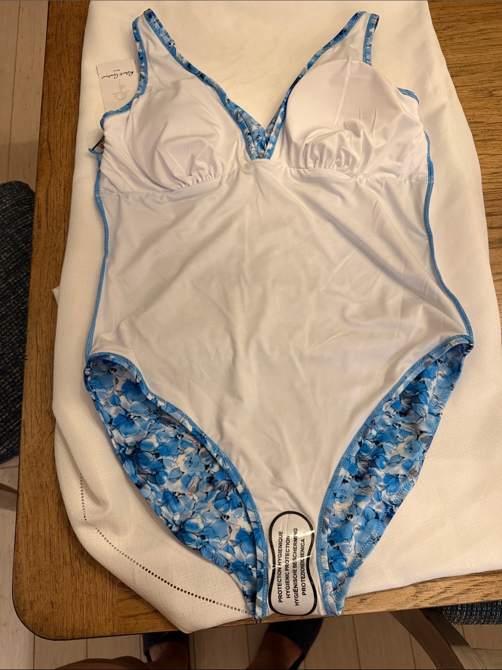 ROBERT GRAHAM BLUE FLORAL SWIMSUIT. NEW WITH TAGS AND HYGENIC LINING. - Picture 9 of 11